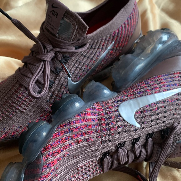 Nike Air Max. Like new, worn only a few times. - Picture 2 of 9